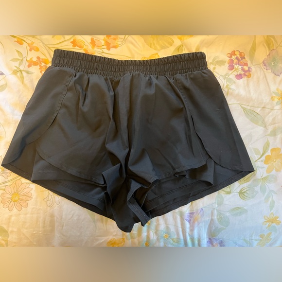 Girlfriend Collective Trail Shorts - Picture 2 of 2